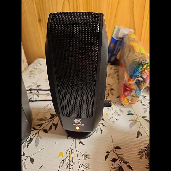 LOGITECH S120 Model S-00026 Powered Multimedia Speakers PN 880-000065 - Picture 2 of 9